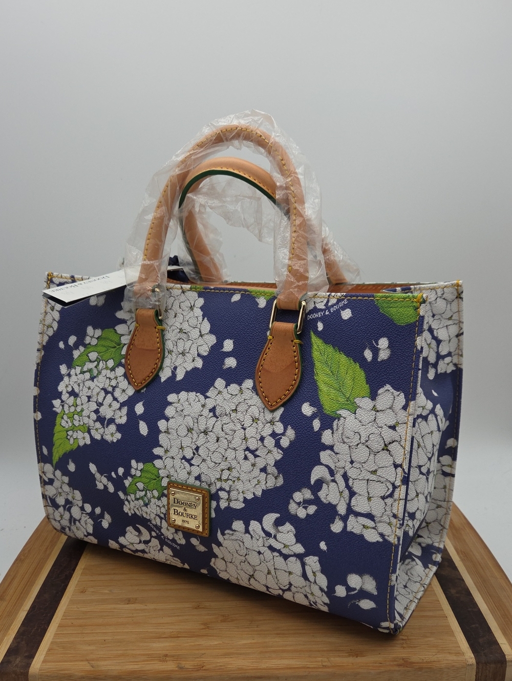 NWT Dooney and Bourke Hydrangea Janine Satchel Bag - Picture 2 of 16